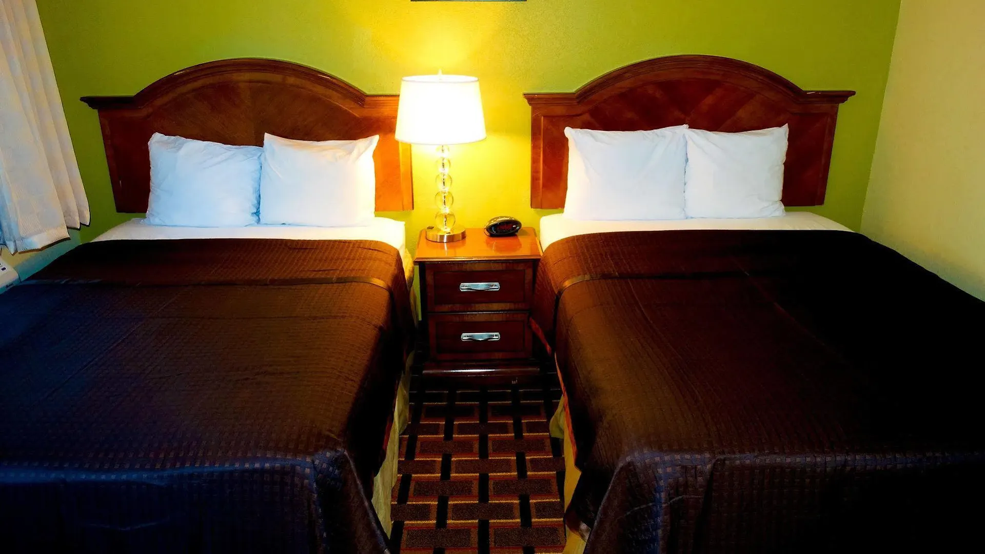 Savannah Garden Hotel 2*,
