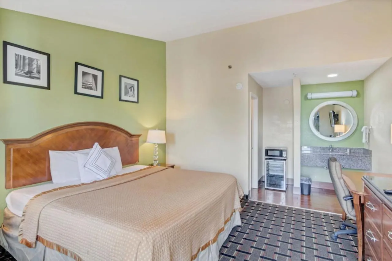 Savannah Garden Hotel